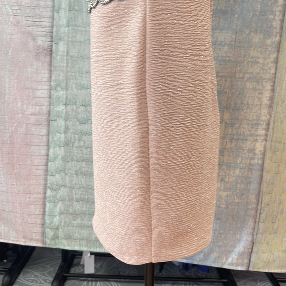 - In excellent condition Woman’s City Triangles dress. Size is 9. - Picture 11 of 16